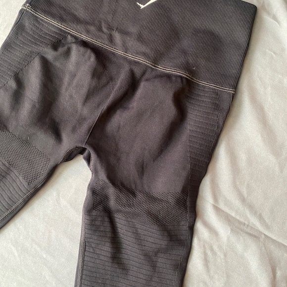 Gymshark black energy seamless butt lift perforated leggings size XS - Picture 3 of 6